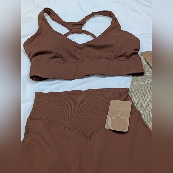 BNWT / Berlook / XS / Brown V Neck Sports Bra / Brown High Waisted Leggings 25” - Picture 2 of 3